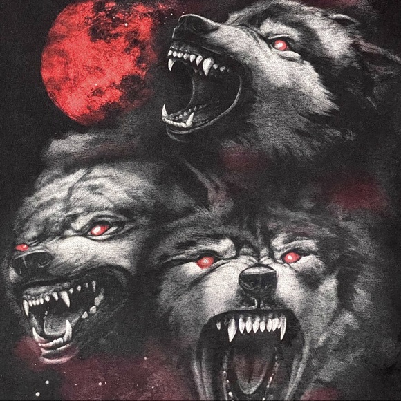 Vintage red moon wolf pack t-shirt. - Picture 3 of 3